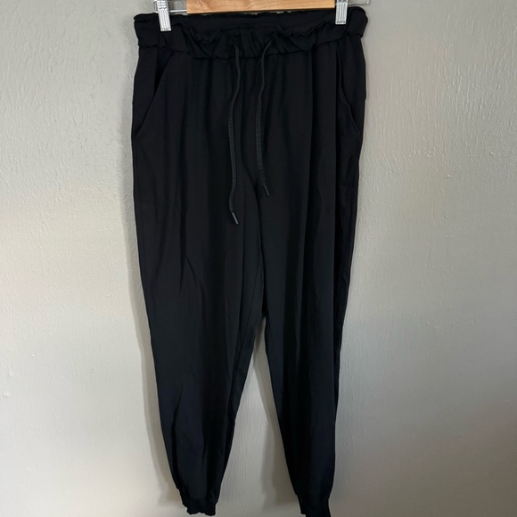 Lululemon Keep Moving Jogger Women’s Black Size 8 Drawstring Tapered Athleisure